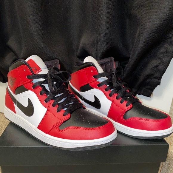Jordan Other - Nike Chicago Black Toe 1 Mid